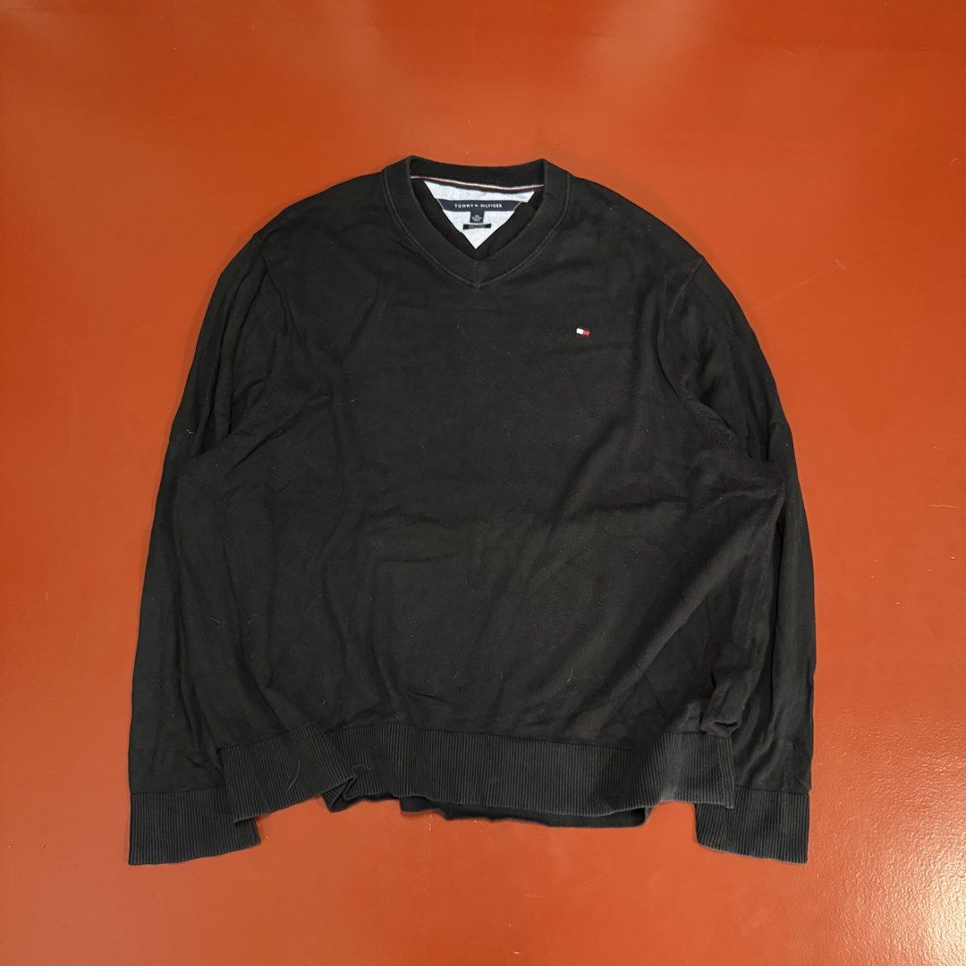 TOMMY HILFIGER KNITTED SWEATER (Category: Coats, Jackets and Outerwear) located in Pasig City. Submitted by buzzthrifty (Listing ID 1464248266, Image 1). Description: SIZE 2-3XL 26x29 EXCELLENT CONDITION .