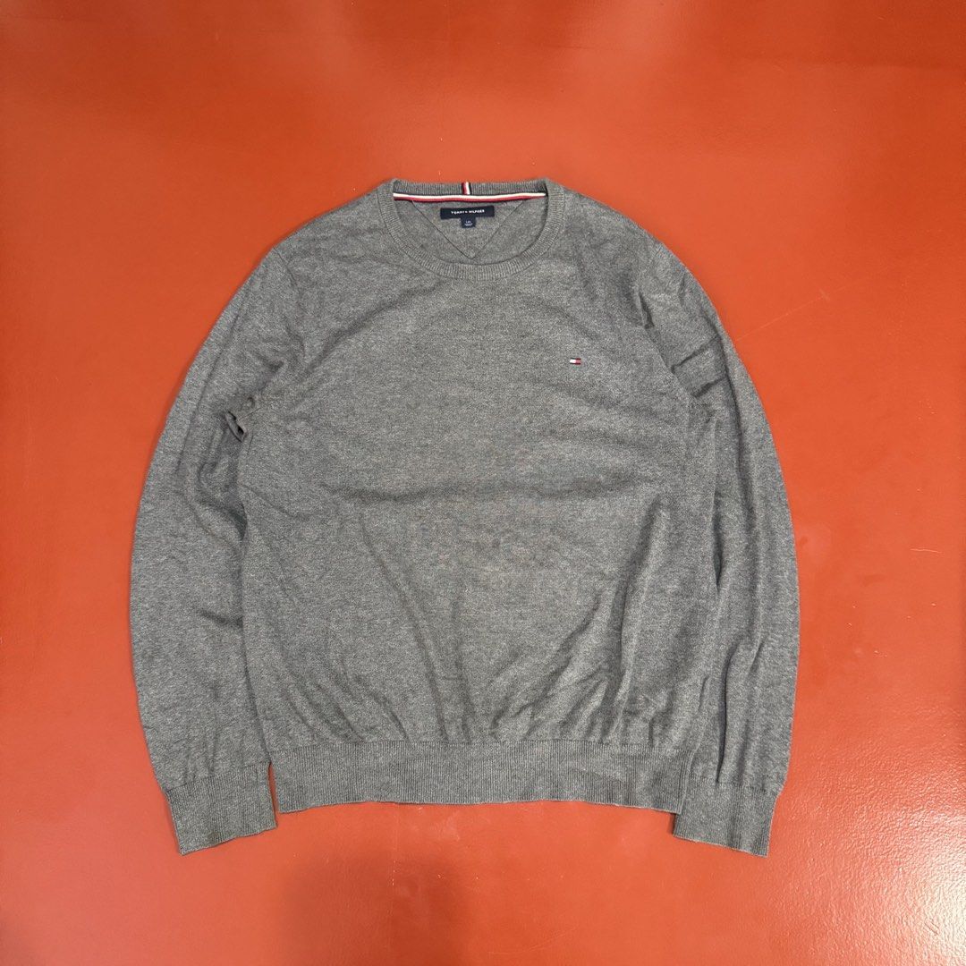 TOMMY HILFIGER KNITTED SWEATER (Category: Coats, Jackets and Outerwear) located in Pasig City. Submitted by buzzthrifty (Listing ID 1464257651, Image 1). Description: SIZE M-L 21x27 EXCELLENT CONDITION NEEDS WASH .