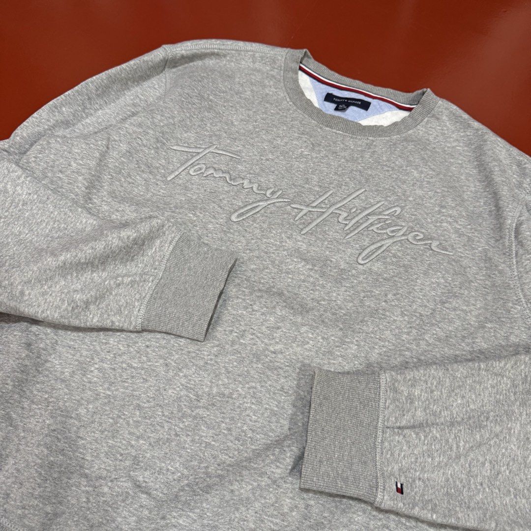 TOMMY HILFIGER SWEATER (Category: Coats, Jackets and Outerwear) located in Pasig City. Submitted by buzzthrifty (Listing ID 1464258433, Image 1). Description: SIZE L-XL 24x28 GOOD AS NEW .