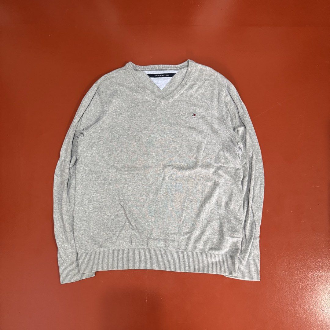 TOMYM HILFIGER KNITTED SWEATER (Category: Coats, Jackets and Outerwear) located in Pasig City. Submitted by buzzthrifty (Listing ID 1464248455, Image 1). Description: SIZE L-XL 23x28 EXCELLENT TO NEW .