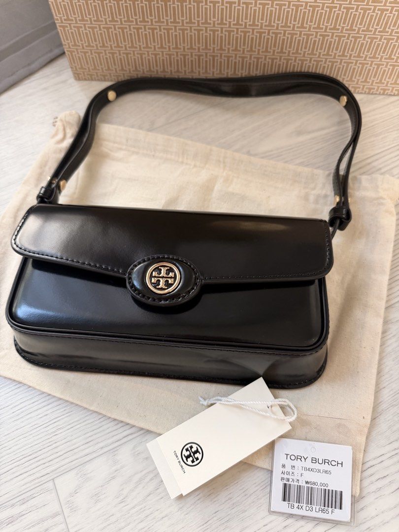 Tory Burch Black spazzolato (Category: Luxury Bags & Wallets) located in Navotas City. Submitted by k.6549 (Listing ID 1464169481, Image 2). Description: - Tory Burch black convertable leather shoulder bag - Comes with original dust bag and shopping bag - Interior is clean - Versatile for day or night use.