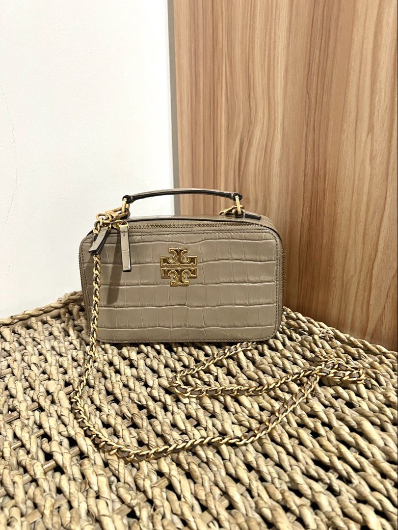 Tory Burch Britten Top Handle Bag (Category: Luxury Bags & Wallets) located in Antipolo. Submitted by thedesignerpurse.mnl (Listing ID 1457392839, Image 1). Description: 📖MAKE READING A HABIT ✅ in good condition with sign if usage pls check photos 💯authentic! money back if proven fake!! ! *color may vary depending on lightning 💯Legit Seller(pls check my reviews/rating) 🏡Loc: Cainta (lalamove/grab ready) 💵MOP: BPI BDO AND GCASH ONLY (WAG NA M