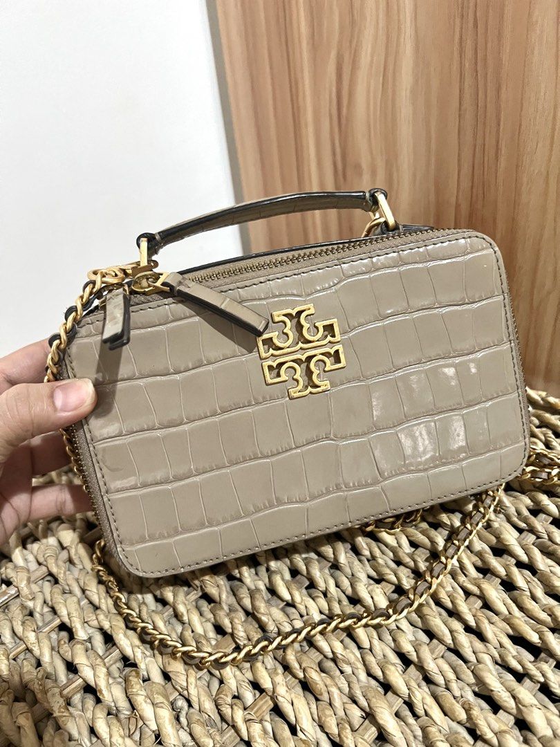 Tory Burch Britten Top Handle Bag (Category: Luxury Bags & Wallets) located in Antipolo. Submitted by thedesignerpurse.mnl (Listing ID 1457392839, Image 2). Description: 📖MAKE READING A HABIT ✅ in good condition with sign if usage pls check photos 💯authentic! money back if proven fake!! ! *color may vary depending on lightning 💯Legit Seller(pls check my reviews/rating) 🏡Loc: Cainta (lalamove/grab ready) 💵MOP: BPI BDO AND GCASH ONLY (WAG NA M