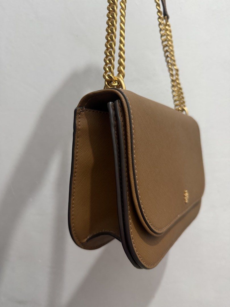 TORY BURCH EMERSON FLAP (Category: Cross-body Bags) located in Quezon City. Submitted by littleshopbyzandz (Listing ID 1464286310, Image 1). Description: See photos when worn OG FREE DELIVERY WITHIN MY AREA COD FOR NCR .