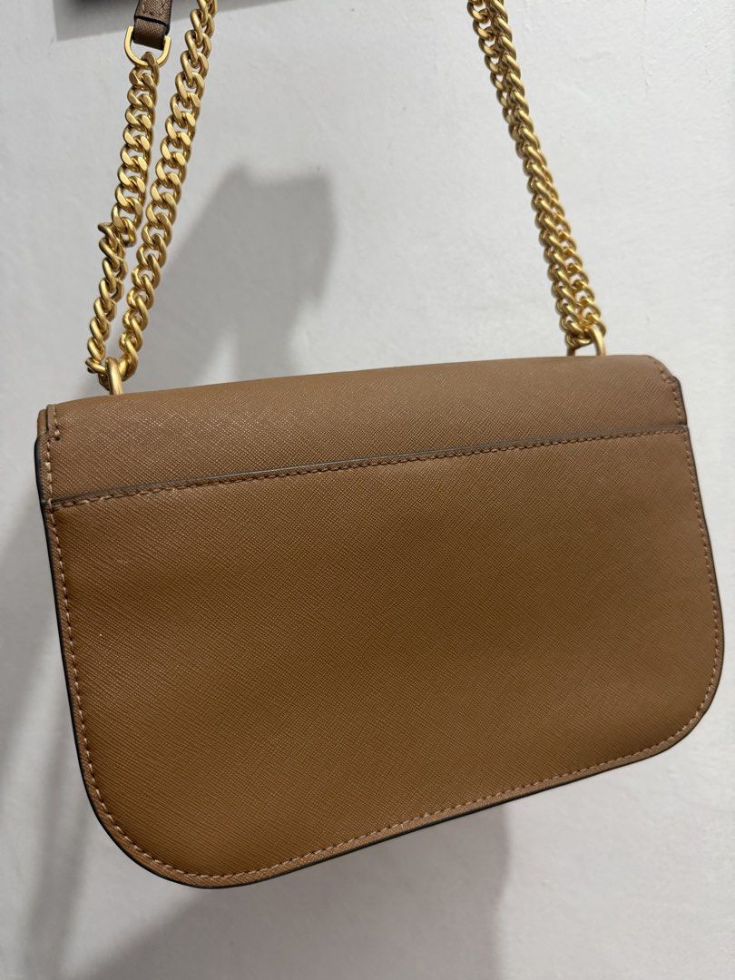TORY BURCH EMERSON FLAP (Category: Cross-body Bags) located in Quezon City. Submitted by littleshopbyzandz (Listing ID 1464286310, Image 3). Description: See photos when worn OG FREE DELIVERY WITHIN MY AREA COD FOR NCR .
