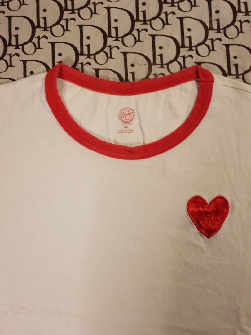 Tory Burch heart tshirt croptop (Category: Shirts) located in San Fernando. Submitted by retro.district. (Listing ID 1464194504, Image 2). Description: - Tory Burch heart tops croptop - Size: Small - Condition: Excellent - no issue - Color Rate: 9.5/10.