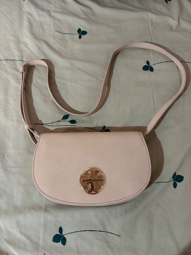 Tory Burch Jamie bag (Category: Cross-body Bags) located in Quezon City. Submitted by mariane_1963 (Listing ID 1464231217, Image 2). Description: - Tory Burch Jamie bag in pale pink - Comes with dust bag - Unused; given to me as a gift years ago but I never got around to using it - Needs some cleaning as it was just stored in the closet - This is an old design so I’m selling low, but please no lowballing .
