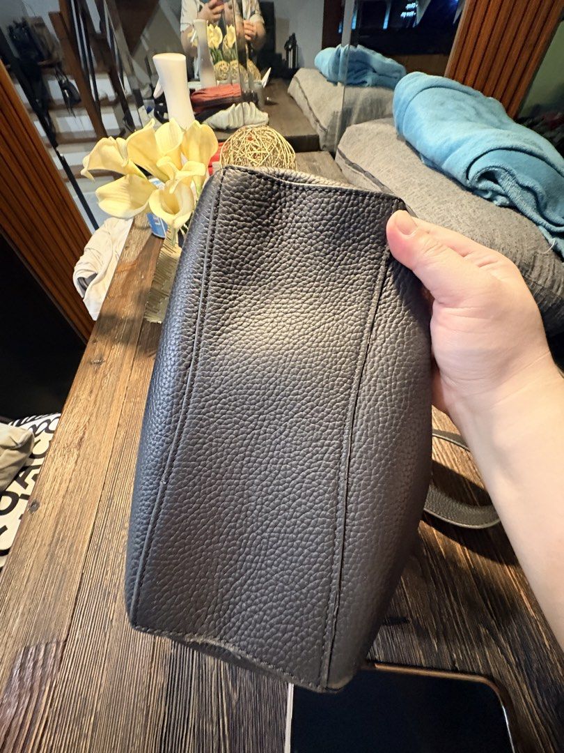 Tory Burch McGraw Hobo Bag in small size (Category: Shoulder Bags) located in Cavite. Submitted by loved_by_g (Listing ID 1464280206, Image 2). Description: Item is authentic. See photos for flaws. No other inclusions. Removable adjustable shoulder strap, 11” drop Dimensions: 10”W x 4.2”D x 10.6”H Magnetic snap closure with leash-clip Interior zip pocket Pebbled leather with die-cut double T and vertical pick stitching, sewn by hand Gold-tone har