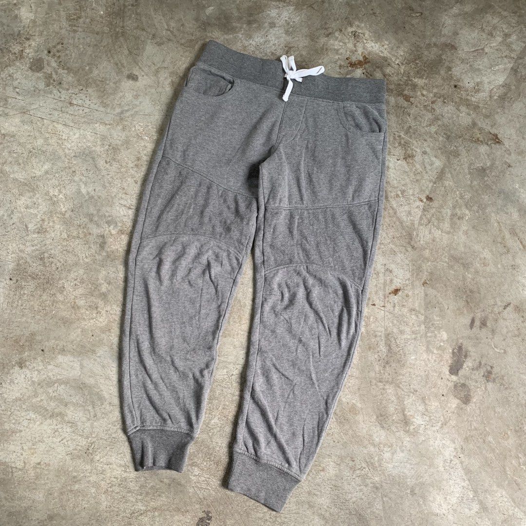 True Religion Grey Sweatpants Joggers M/M (Category: Joggers) located in Manila. Submitted by emplysthrift. (Listing ID 1464193325, Image 3). Description: True Religion Grey Sweatpants Joggers M/M Actual dimes on tapemeasure Waist "36 Length "39 Good Condition Colorrate: 9/10 Flaws: needwash Unli vouch/vc for safe transactions 📲 Location: Laspinas City, Metro Manila, Brngy Talon Uno. 📍 DM IF INTERESTED📥 - Brand: True Religion - Color: Grey - S