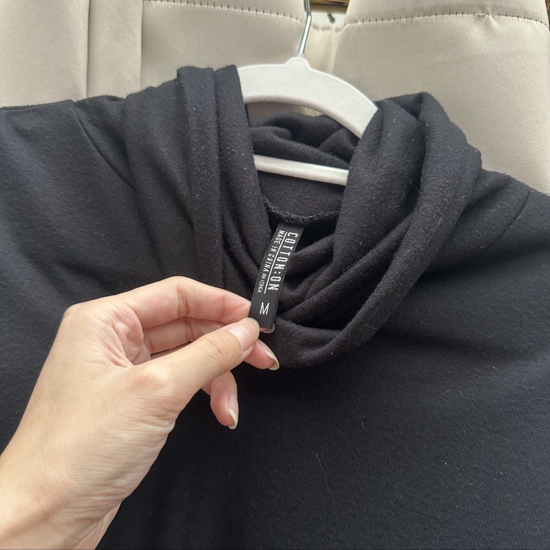 Turtleneck Black Sleeveless Dress (Category: Dresses) located in Cainta. Submitted by tooonico (Listing ID 1464220709, Image 3). Description: RFS: Not my size anymore MOP: GCash/Maya/Maribank/UB.
