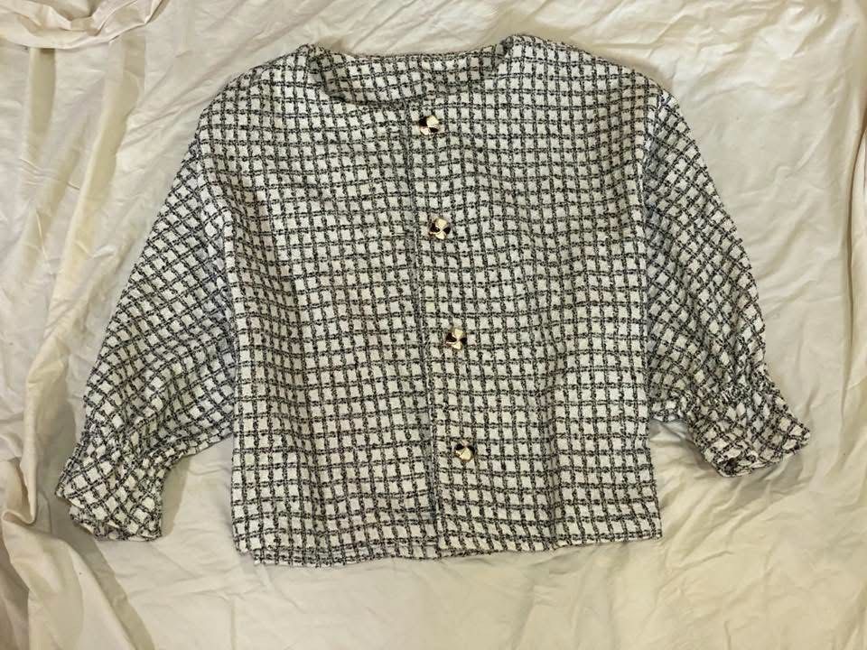 tweed cardigan (Category: Longsleeves) located in Binalonan. Submitted by vpieces (Listing ID 1464309510, Image 1). Description: - twice used - jnt courier .