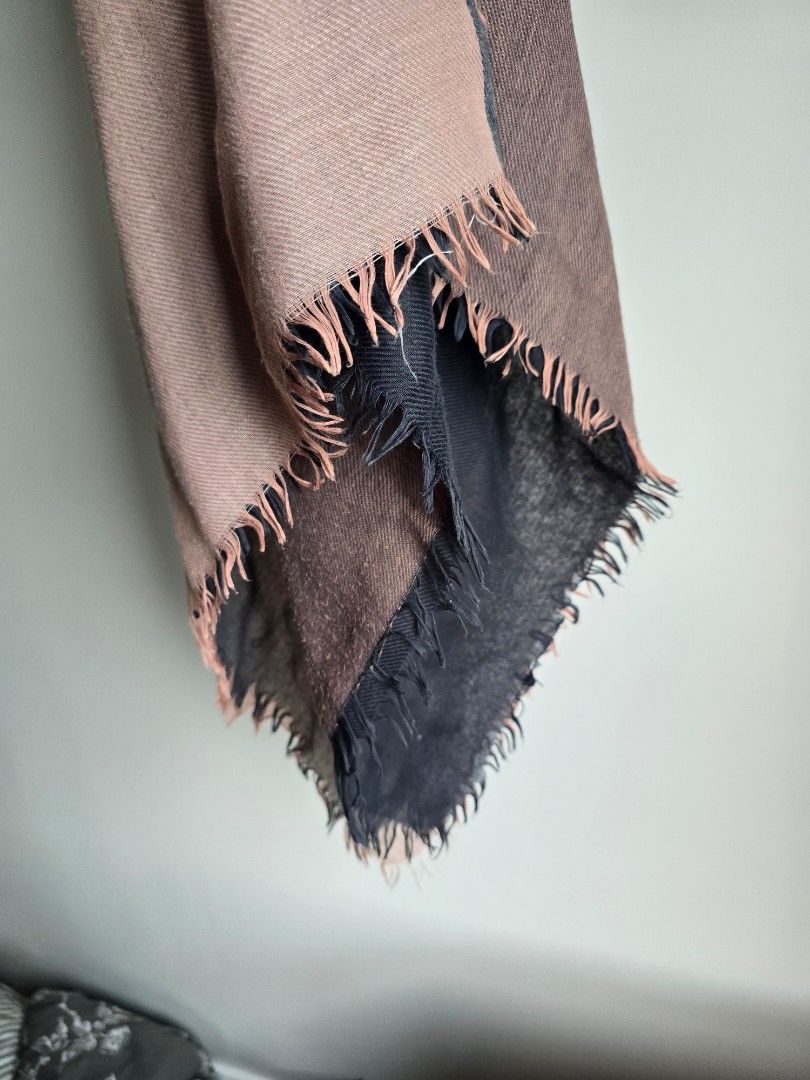 Two-Tone Fringed Scarf (Category: Scarves) located in Paranaque City. Submitted by incognitopawikan (Listing ID 1464170927, Image 2). Description: - Soft scarf with a stylish two-tone design - Features elegant fringed edges - Ideal for staying warm and stylish in cooler weather.