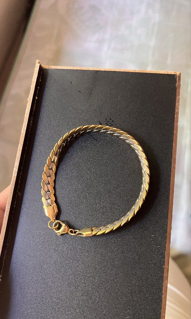 Two-Tone Herringbone Flat Link Bracelet (Category: Jewelry) located in Dinalupihan. Submitted by banditvaultco (Listing ID 1464176019, Image 2). Description: Condition: Excellent condition (no tarnish) • Design: Flat Herringbone / Chevron weave • Lock: Secure Lobster Clasp • Length: 7 inches • Material: Stainless Steel / Gold-Plated .