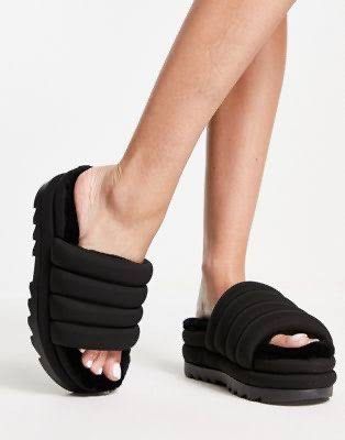 UGG Maxi Slide Sandals (Category: Sandals) located in Quezon City. Submitted by theluxurycityph. (Listing ID 1464333347, Image 1). Description: UGG Maxi Slide Sandals.