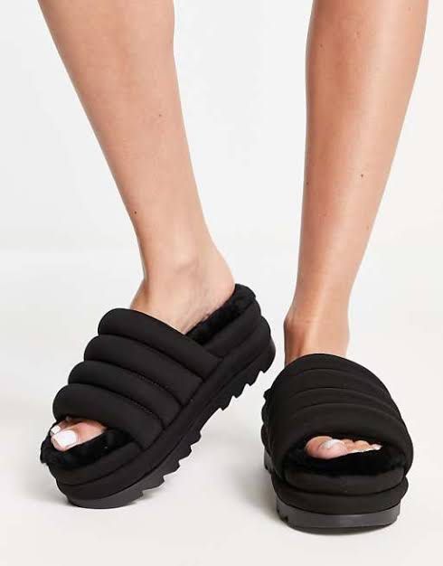 UGG Maxi Slide Sandals (Category: Sandals) located in Quezon City. Submitted by theluxurycityph. (Listing ID 1464333347, Image 3). Description: UGG Maxi Slide Sandals.