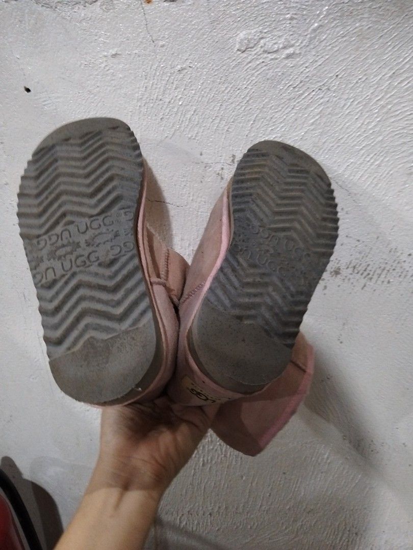 Ugg Winter Boots (Category: Boots) located in El Salvador. Submitted by francheskaukayukay (Listing ID 1464235383, Image 3). Description: .