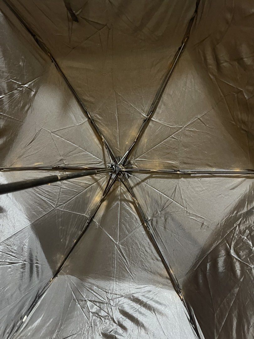 Umbrella rusty (Category: Umbrellas) located in San Fernando. Submitted by dntjapansurpluselyu (Listing ID 1464167055, Image 3). Description: .