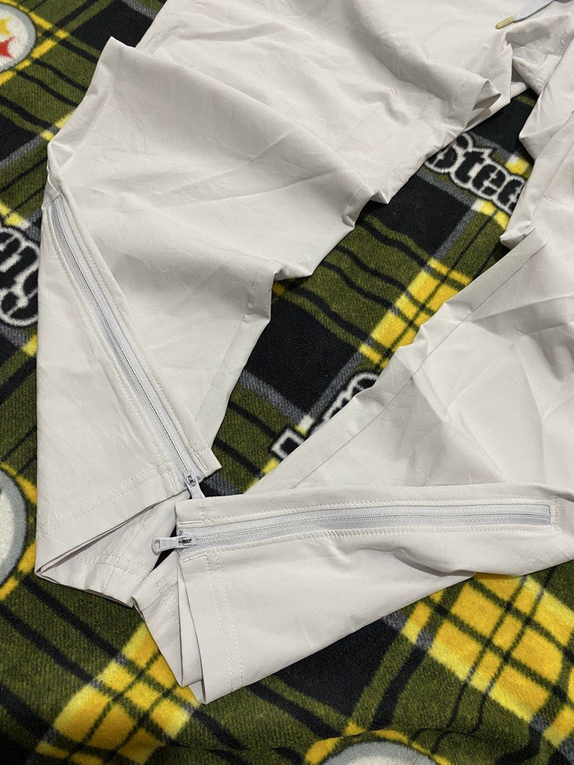 UNDER ARMOR, Track pants athletes (stretchable) (Category: Trousers) located in Cavite. Submitted by jc_thrift95 (Listing ID 1464201273, Image 2). Description: - white Under Armor Autry Drawstring Track Pants featuring an elasticated drawstring waist and a small red logo accent on the hip. - Made in Indonesia - Color rate 9/10 - See pictures details for dimes. - L- 40 inch - W- 17 inch up to stretch..