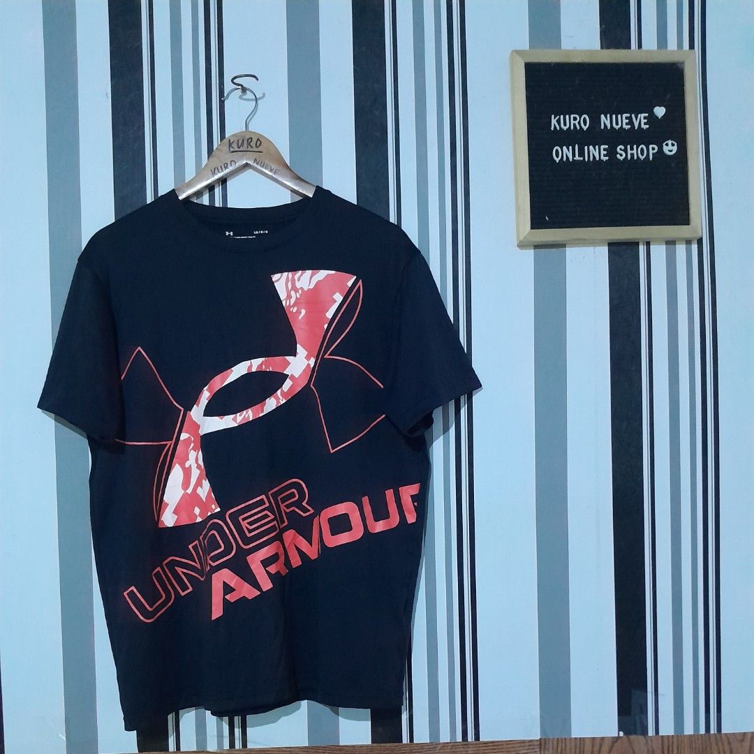 Under Armour (Category: Tshirts & Polo Shirts ) located in Lucena. Submitted by kuronueve0909 (Listing ID 1464269635, Image 1). Description: Under Armour Tshirt Size: large Width: 22 Length: 27.5 Color: black Price: ₱750 No issue ✅️ Ready to wear ✅️.