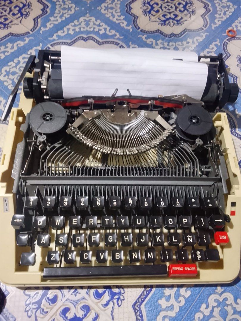 Underwood Typewriter - Medium Size (Category: Office & Business Technology) located in Carmona. Submitted by bihira (Listing ID 1464266964, Image 1). Description: Underwood Typewriter - Medium Size - WYSIWYG - English Keys - Tested working - Good mechanical parts - Clean / Oiled - Item in Sampaloc Manila.