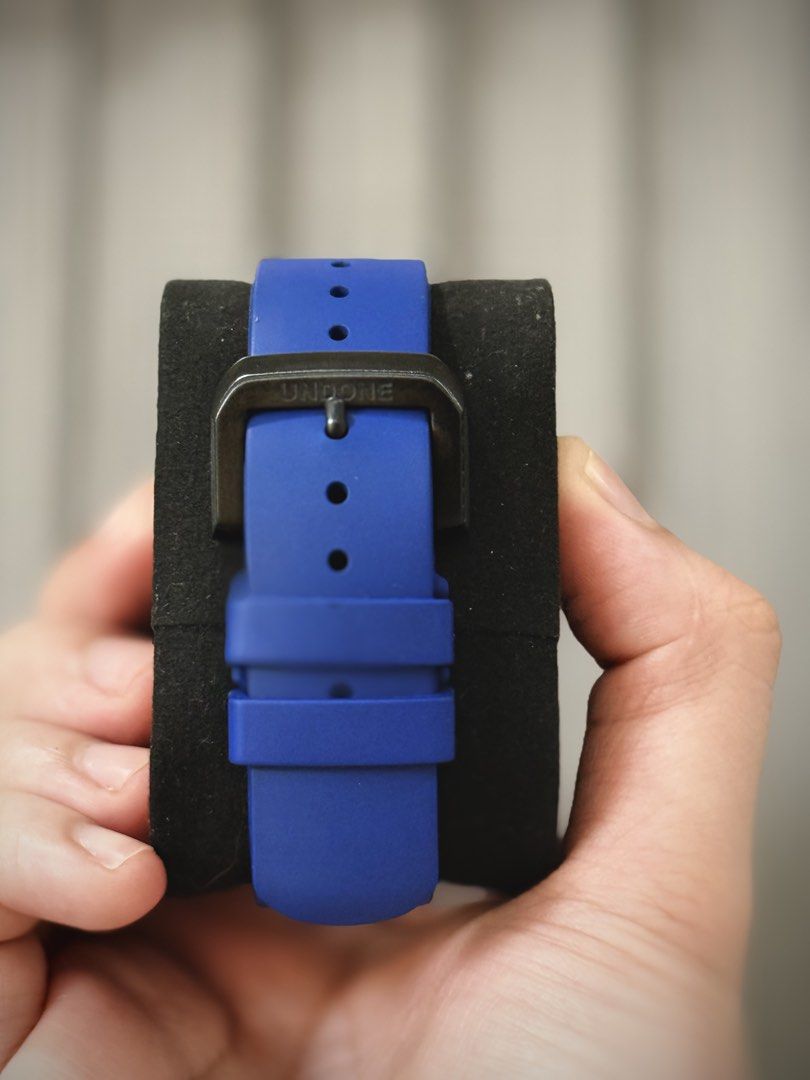 UNDONE "Carbono" Chronograph Watch - Blue Strap (Category: Men's Watches) located in Makati City. Submitted by emcsquared.92 (Listing ID 1464190150, Image 3). Description: - UNDONE Chronograph Watch - Striking Carbon Fiber Dial - Sleek Black Case - Vibrant Blue Rubber Strap - Secure Buckle Closure - Ready for a new owner!.
