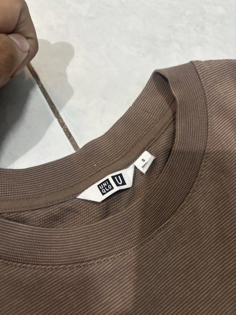 Uniqlo Airism (Category: Tshirts & Polo Shirts ) located in Patnongon. Submitted by lukisthriftz (Listing ID 1464150442, Image 2). Description: 19.5x24 Small Good as new Complete tags.
