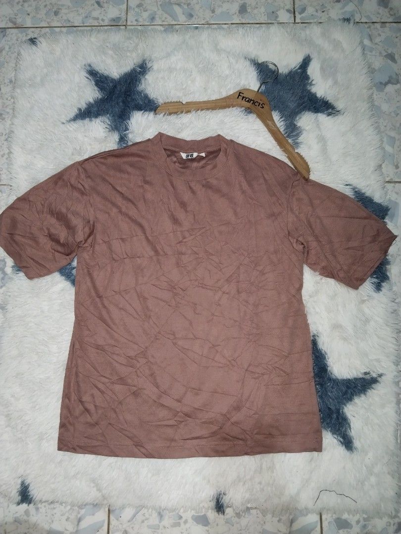 Uniqlo airism (Category: Tshirts & Polo Shirts ) located in Barili. Submitted by francis88z (Listing ID 1464282893, Image 1). Description: Uniqlo airism Size medium W21L26 As new condition No issue Mine 💌380+sf.