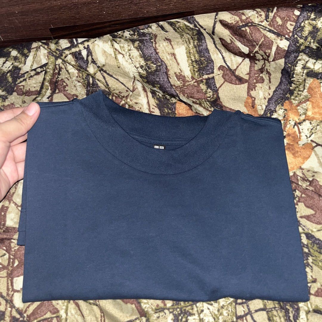 Uniqlo airism womens medium (Category: Shirts) located in Pasig City. Submitted by lianjaneryanon (Listing ID 1464235607, Image 3). Description: 450 each only❗️ -Medium sizes - white, baby pink and navy blue -Good as new -No issue 📍PASIG.