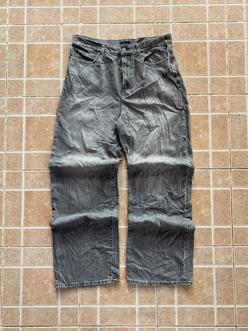 Uniqlo baggy pants (Category: Jeans) located in Cebu City. Submitted by gio_420 (Listing ID 1464191099, Image 2). Description: .