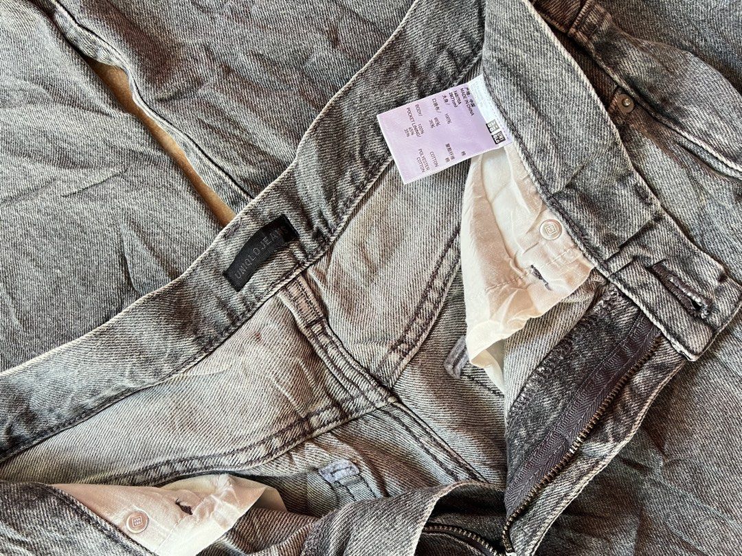 Uniqlo baggy pants (Category: Jeans) located in Cebu City. Submitted by gio_420 (Listing ID 1464191099, Image 3). Description: .