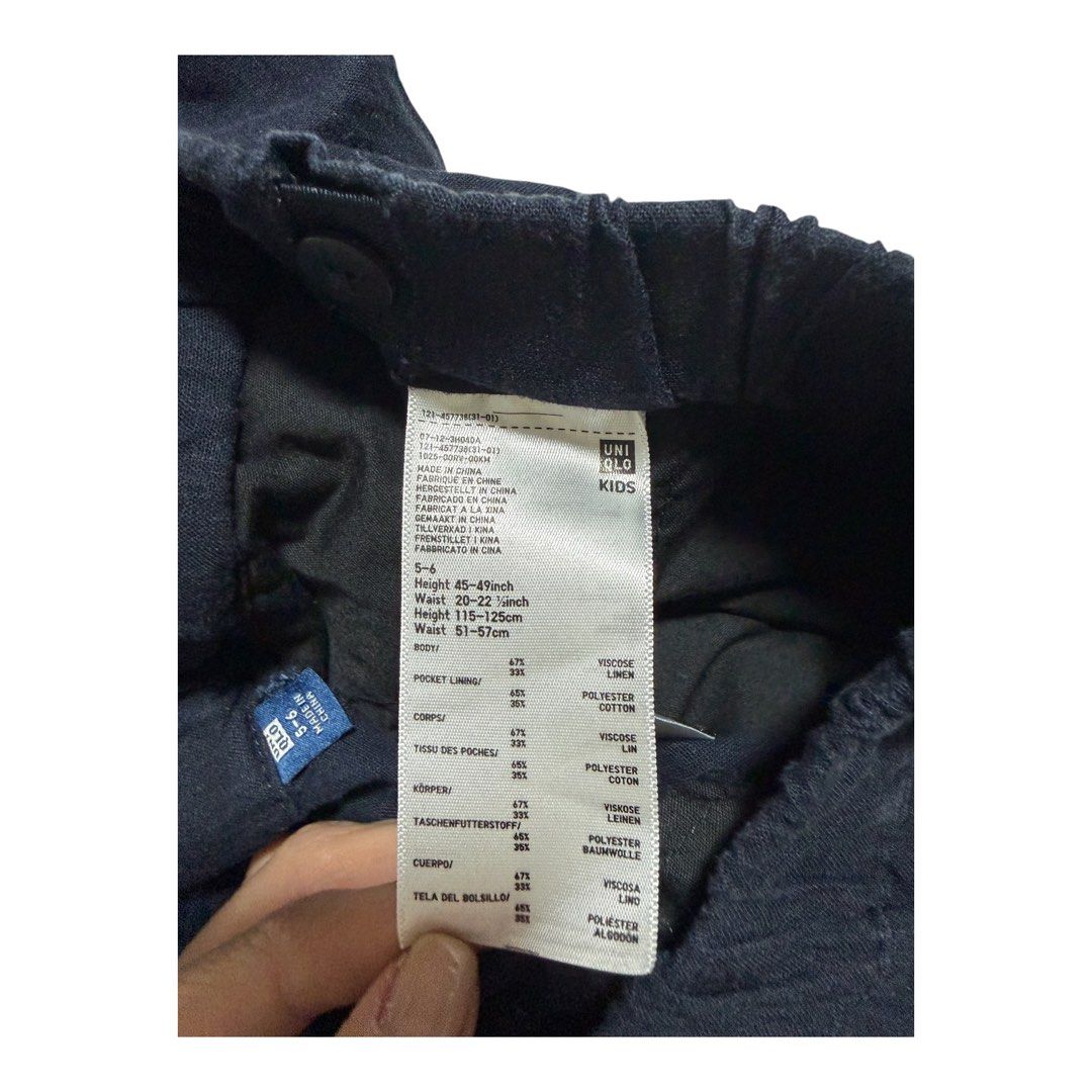 Uniqlo black linen pants (Category: Babies & Kids Fashion) located in Lipa City. Submitted by lifestyled (Listing ID 1464205195, Image 3). Description: Uniqlo black linen pants Size 5-6 W- 9.5” L- 25” 💯 Authentic.