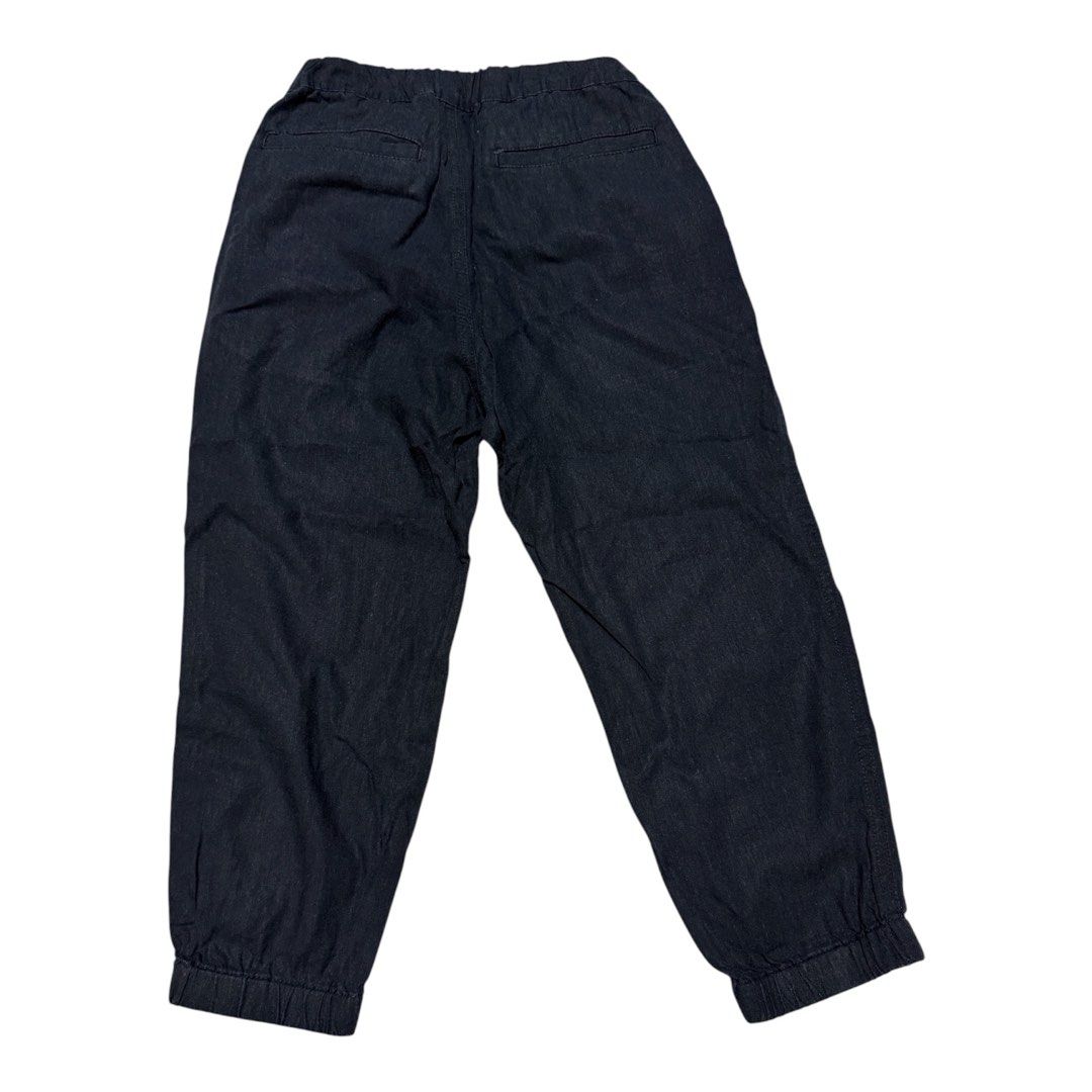 Uniqlo black linen pants (Category: Babies & Kids Fashion) located in Lipa City. Submitted by lifestyled (Listing ID 1464205195, Image 2). Description: Uniqlo black linen pants Size 5-6 W- 9.5” L- 25” 💯 Authentic.