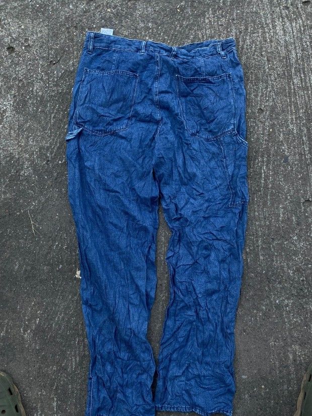 Uniqlo Blue Denim Carpenter Pants (Category: Jeans) located in Bacolod City. Submitted by carlo1019 (Listing ID 1464271840, Image 1). Description: - Uniqlo Carpenter Jeans - Nice blue wash - Classic denim style with utility pockets - Comfortable fit for everyday wear - Versatile: easy to pair with any top.