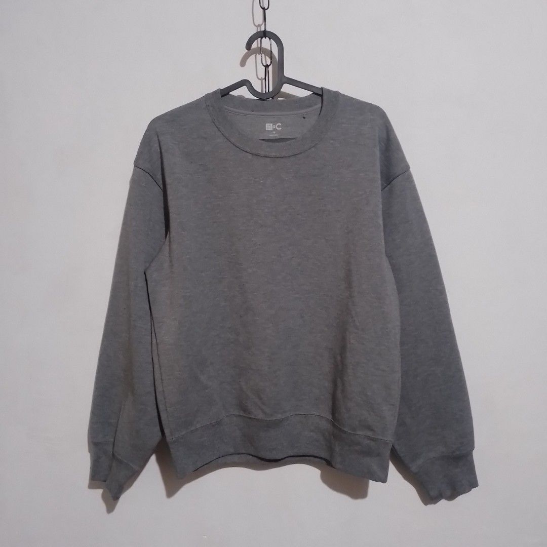 Uniqlo C : Oversized Sweatshirt (Category: Coats, Jackets and Outerwear) located in Baguio. Submitted by labelleferroniere (Listing ID 1464211323, Image 2). Description: Uniqlo C : Oversized Sweatshirt - Good as New XS ( Mens ) Dark Gray Width 20.5 Length 24.