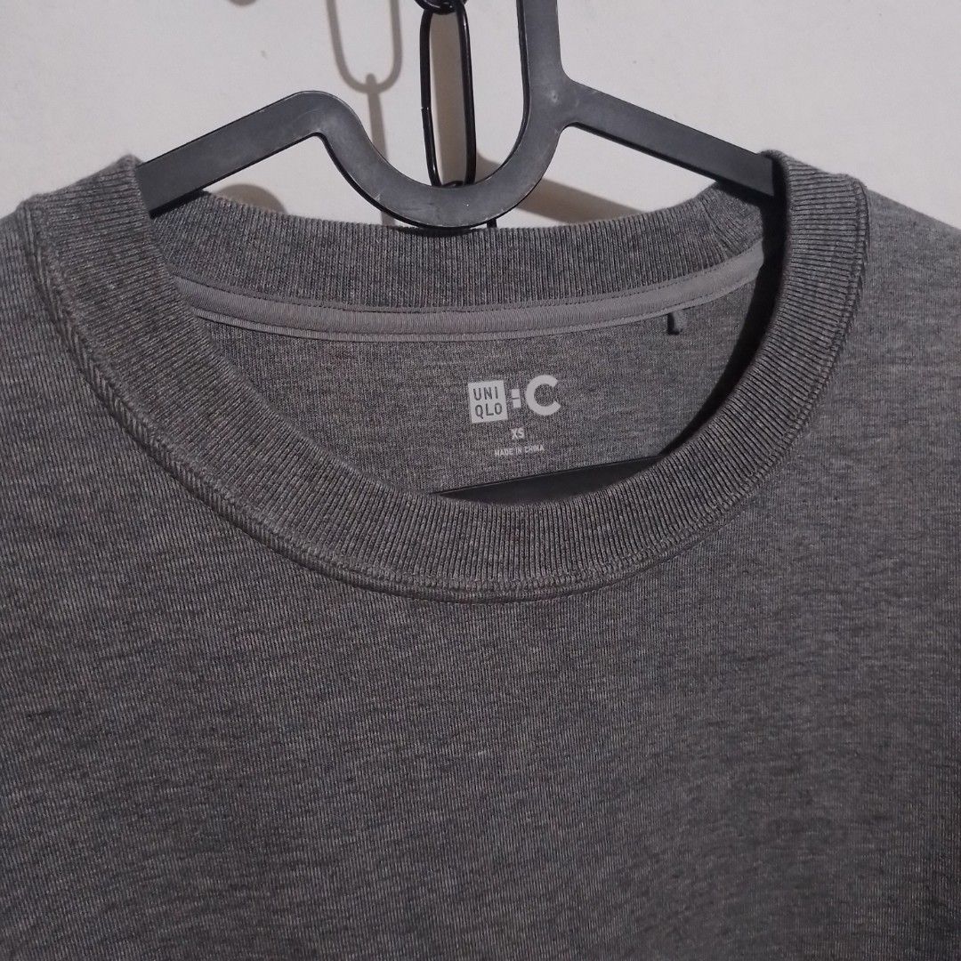 Uniqlo C : Oversized Sweatshirt (Category: Coats, Jackets and Outerwear) located in Baguio. Submitted by labelleferroniere (Listing ID 1464211323, Image 3). Description: Uniqlo C : Oversized Sweatshirt - Good as New XS ( Mens ) Dark Gray Width 20.5 Length 24.
