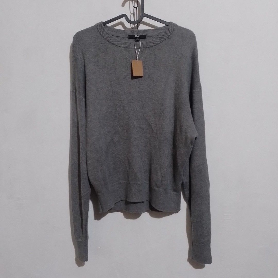 Uniqlo C : Smooth Cotton Crew Neck (Category: Coats, Jackets and Outerwear) located in Baguio. Submitted by labelleferroniere (Listing ID 1464212675, Image 2). Description: Uniqlo C : Smooth Cotton Crew Neck Jumper S ( MENS ) ( Ash Gray ) Width 20.5 Length 23.