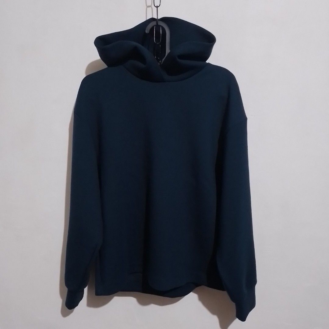 Uniqlo Dry Sweat Pull Over Hoodie (Category: Coats, Jackets and Outerwear) located in Baguio. Submitted by labelleferroniere (Listing ID 1464211004, Image 2). Description: Uniqlo Dry Sweat Pull Over Hoodie - Good as New L ( WMNS ) ( Blue ) Length 21 Width 23.
