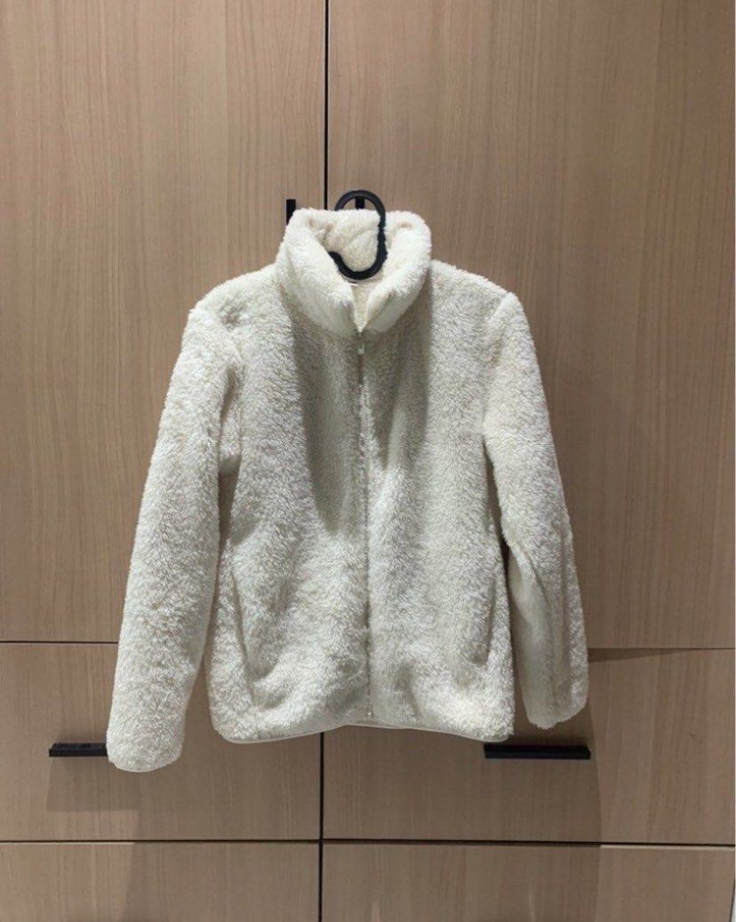 Uniqlo Fleece White Full zip jacket (Category: Coats, Jackets and Outerwear) located in Taguig. Submitted by maxautumn (Listing ID 1464268934, Image 1). Description: -Used once -Issue: denim stain at lower back -Size: Small Gcash payment only Shipping: grab or lalamove delivery.