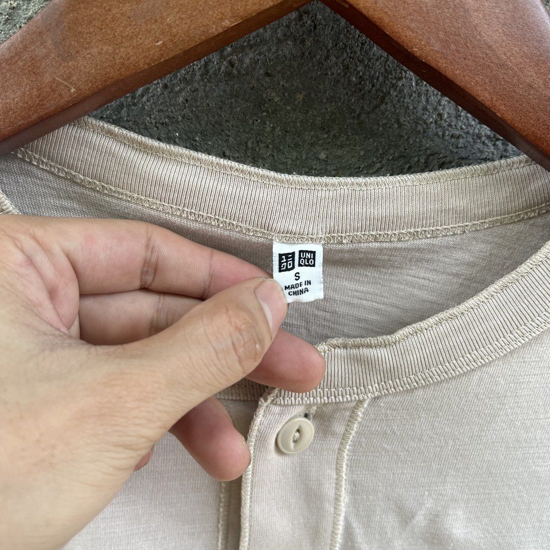 UNIQLO HENLEY (Category: Tshirts & Polo Shirts ) located in Manila. Submitted by flippinn (Listing ID 1464289169, Image 3). Description: Small 20W 28.5L Oil stains, Need wash Lalamove or J&t Express + Shipping fee.