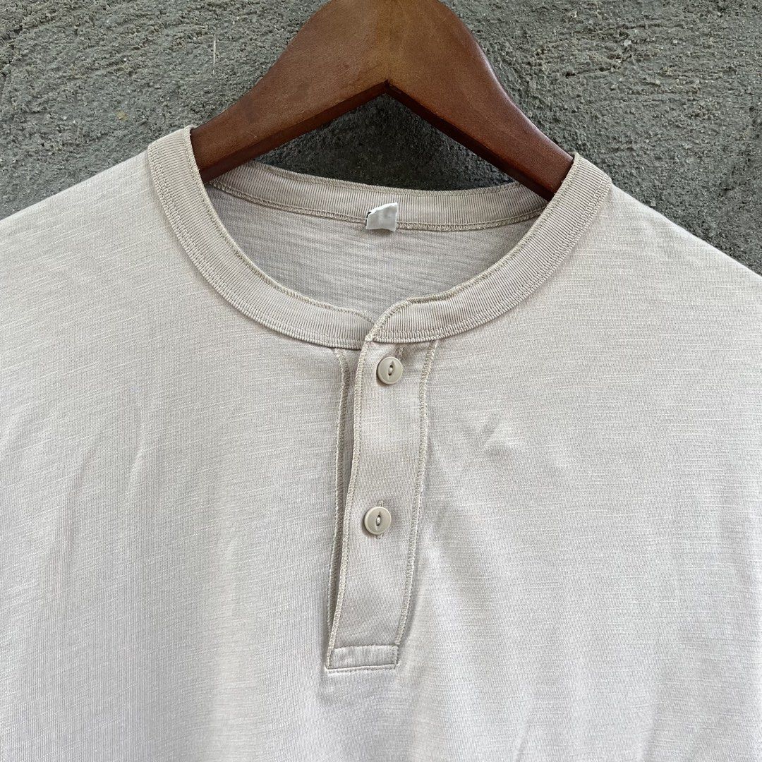 UNIQLO HENLEY (Category: Tshirts & Polo Shirts ) located in Manila. Submitted by flippinn (Listing ID 1464289169, Image 2). Description: Small 20W 28.5L Oil stains, Need wash Lalamove or J&t Express + Shipping fee.