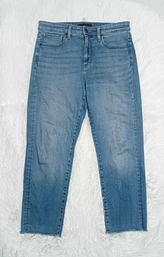 Uniqlo Jeans (Category: Jeans) located in Ozamiz City. Submitted by lovethriftshop18 (Listing ID 1464269331, Image 2). Description: size 30-32 super stretchable.