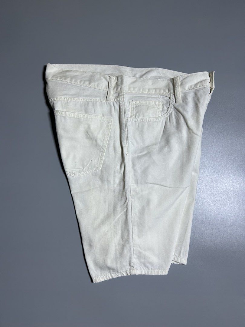Uniqlo Jorts (Category: Shorts) located in Bacolod City. Submitted by fyceee (Listing ID 1464242560, Image 2). Description: Size 34 Length 19.5 Hem 10 .