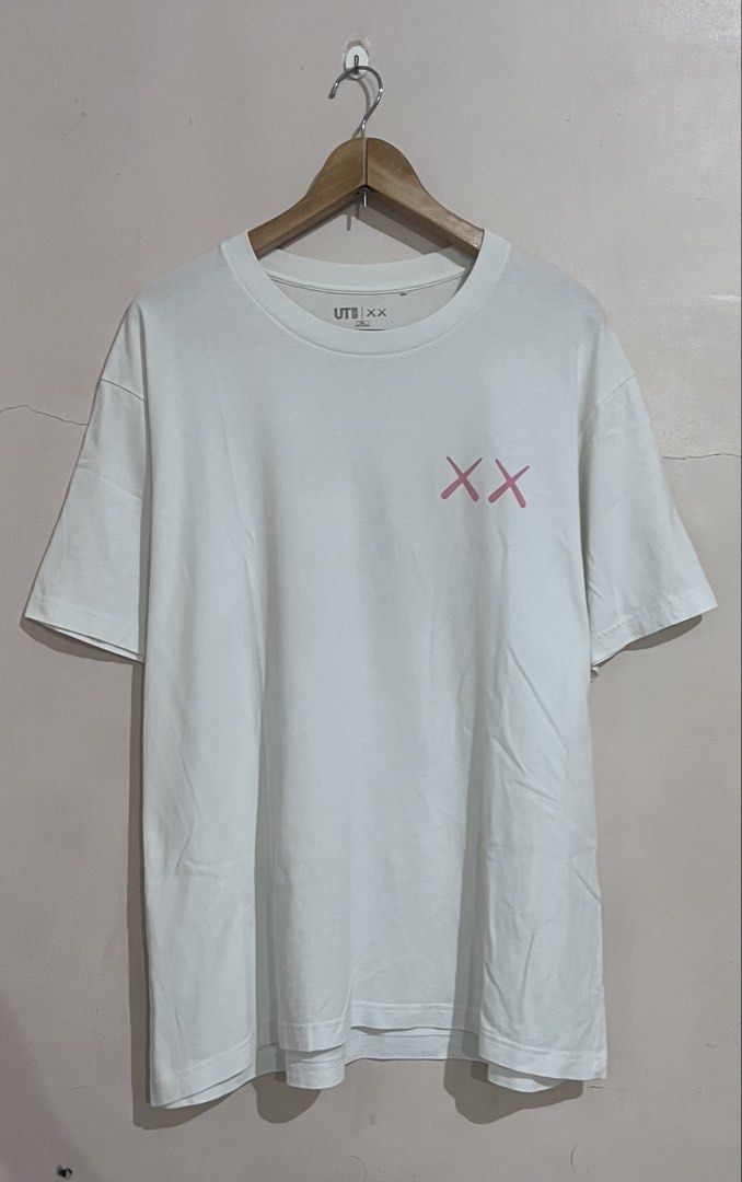 UNIQLO KAWS (Category: Tshirts & Polo Shirts ) located in Matanao. Submitted by eyyymar (Listing ID 1464290079, Image 1). Description: Uniqlo Kaws -Dimes:23.5x29 -Good as new -Issue: None DM📩.