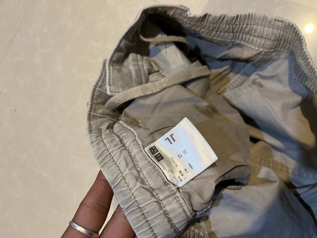 Uniqlo Khaki (Category: Jeans) located in Valencia. Submitted by bordzsthrift (Listing ID 1464301894, Image 3). Description: Dimes: 30-34 X 36 Exellent Condition Size No issue.