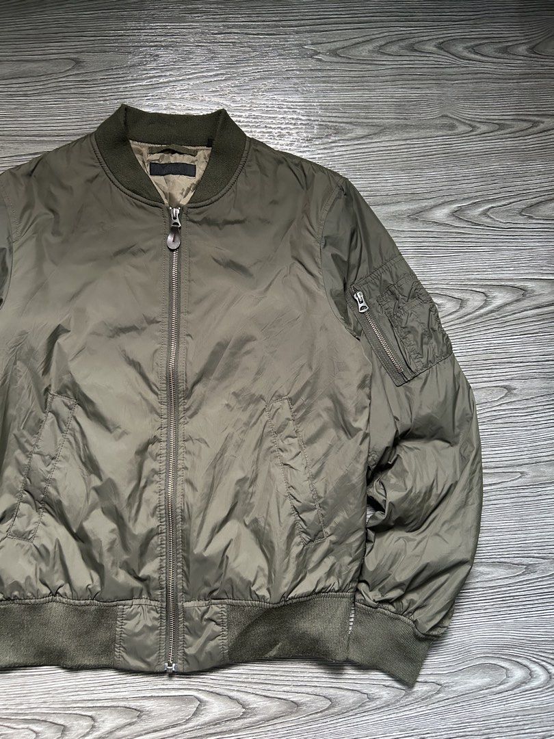 Uniqlo MA-1 Bomber Jacket (Category: Activewear) located in Dasmarinas. Submitted by zn_upcldtrs (Listing ID 1464201537, Image 3). Description: Uniqlo MA-1 Bomber Jacket - 21 W / 25 L - As New Condition - No Major Flaws.