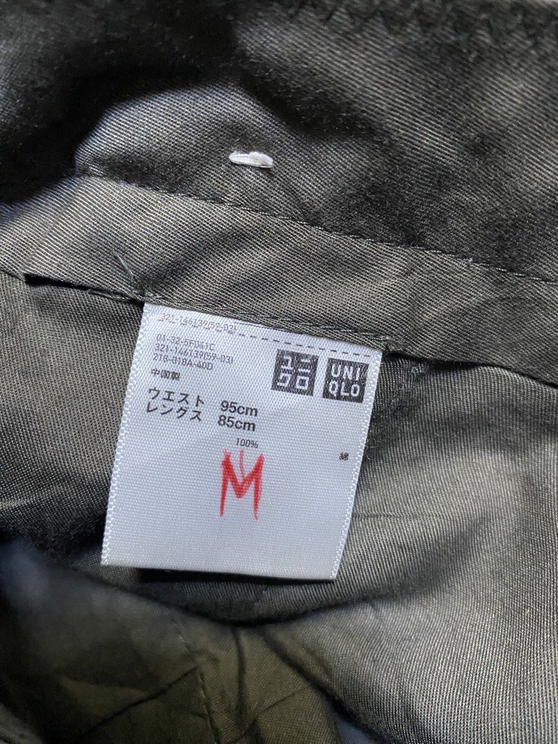 Uniqlo Pleated Chinos (Category: Chinos) located in Pasig City. Submitted by terrencec34805 (Listing ID 1464221342, Image 2). Description: Uniqlo Pleated Chinos Excellent condition Olive green Size:36 Length:40.