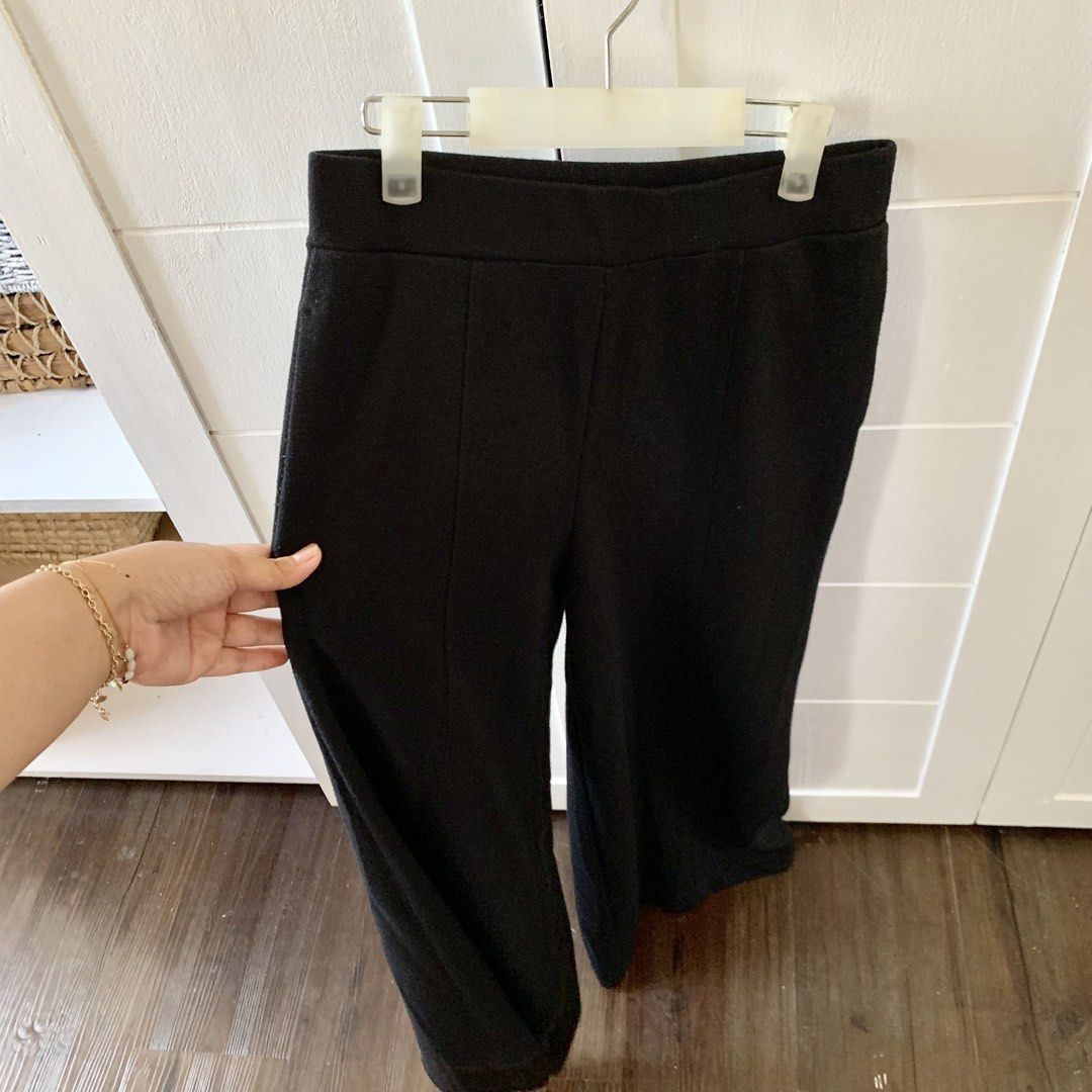 Uniqlo Polyester Rayon Spandex Pants (Category: Other Bottoms) located in San Fernando. Submitted by mariaelykavino (Listing ID 1464347986, Image 3). Description: .