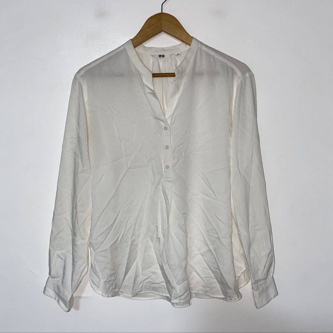 UNIQLO rayon long sleeve top (Category: Blouses) located in San Jose del Monte. Submitted by mamiracky (Listing ID 1464268885, Image 1). Description: .