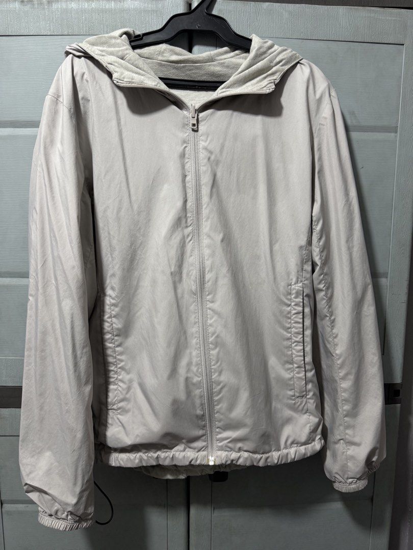 Uniqlo Reversible Parka (Category: Coats, Jackets and Outerwear) located in Manila. Submitted by aprilled (Listing ID 1464255752, Image 2). Description: - Lightweight jacket with hood - Zip-up front closure - Elasticated cuffs and hem for a snug fit - Two convenient side pockets - Ideal for layering or wearing solo - Packs easily for travel or on-the-go .