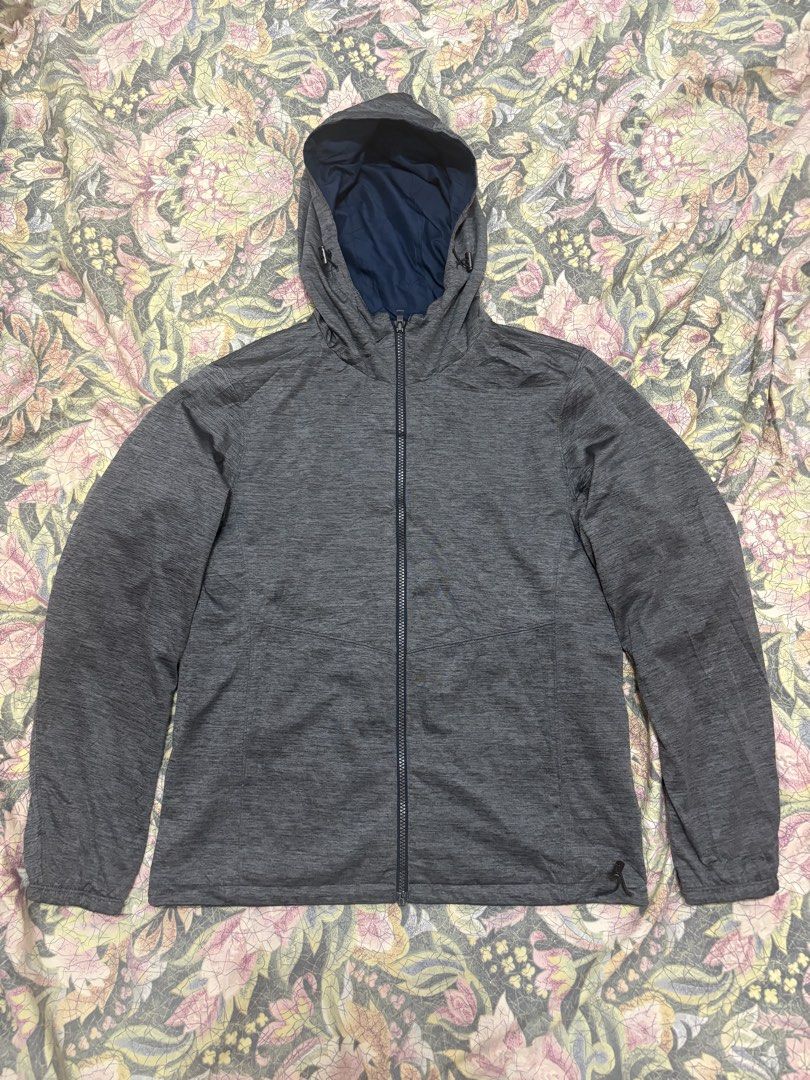 Uniqlo Reversible Parka Jacket (Category: Coats, Jackets and Outerwear) located in Iligan City. Submitted by thrift4dayz (Listing ID 1464143061, Image 1). Description: Size: Medium Almost brand new condition .